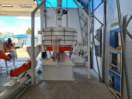 Rotačno-planetárne sito na bylinky