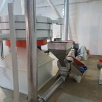 Mlyn MB-100 na sušenú rastlinnú hmotu